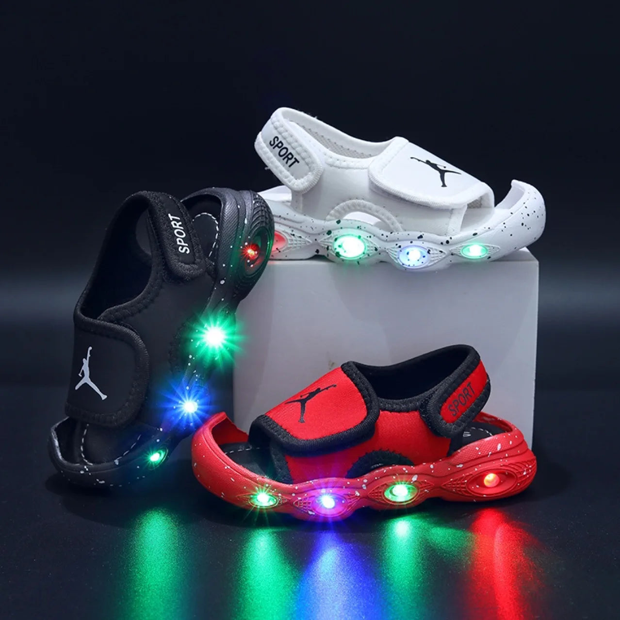 2024 Fashion New Brands LED Lighted Baby Casual Shoes Glowing Cute Infant Tennis Glowing Leisure Toddlers Girls Boys Sandals